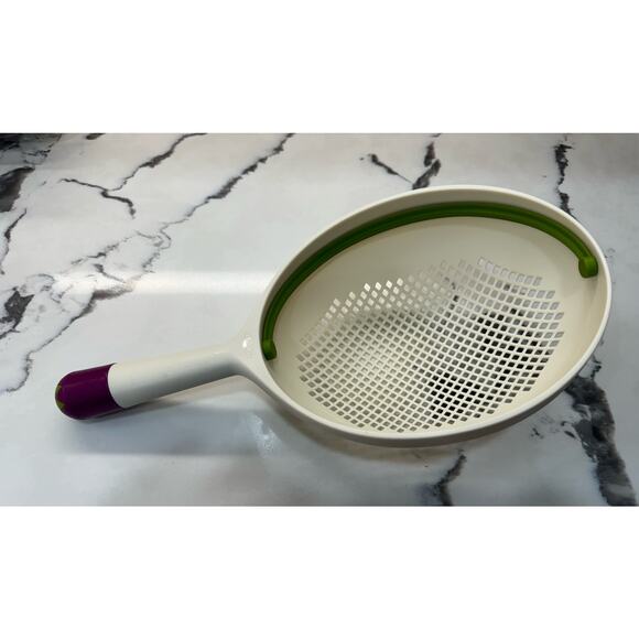 Chef'n Wash 'n Toss Sweeper Colander Strainer - Picture 1 of 3